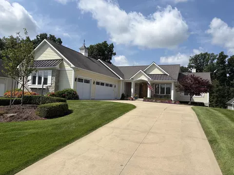 1139 Esker Dr, Zeeland, MI 49464