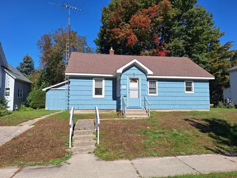 303 E Danaher St, Ludington, MI 49431