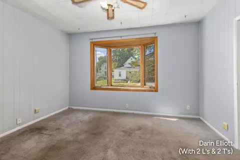 Living - 610 Root St, Belding, MI 48809 photo 3 of 4