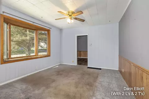 Living - 610 Root St, Belding, MI 48809 photo 2 of 4
