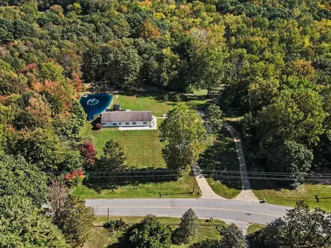 41803 35 12 St, Paw Paw, MI 49079