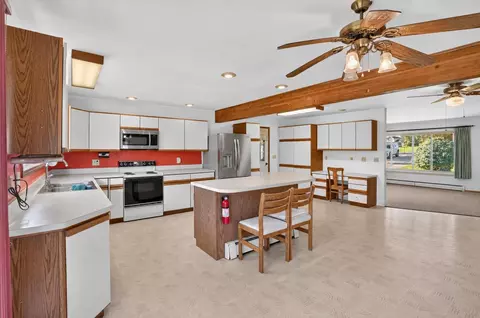 Kitchen - 4451 Bonnymede St, Jackson, MI 49201 photo 3 of 6