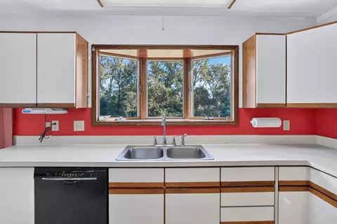 Kitchen - 4451 Bonnymede St, Jackson, MI 49201 photo 4 of 6