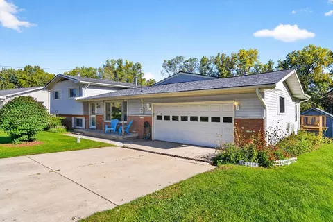 Exterior - 4451 Bonnymede St, Jackson, MI 49201 photo 2 of 12