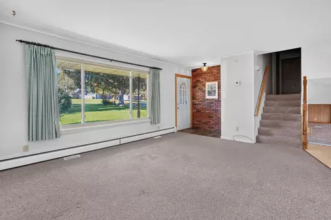 Living - 4451 Bonnymede St, Jackson, MI 49201 photo 1 of 7