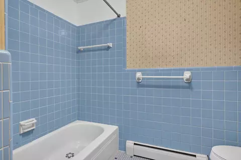 Bath - 4451 Bonnymede St, Jackson, MI 49201 photo 3 of 6