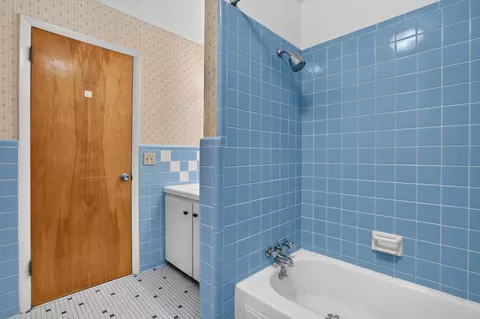 Bath - 4451 Bonnymede St, Jackson, MI 49201 photo 5 of 6