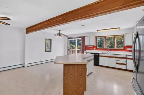 Kitchen - 4451 Bonnymede St, Jackson, MI 49201 photo 2 of 6