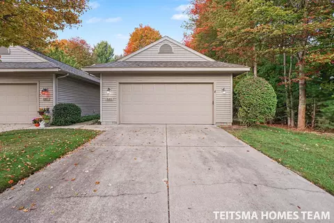 565 Tournament Cir, Norton Shores, MI 49444