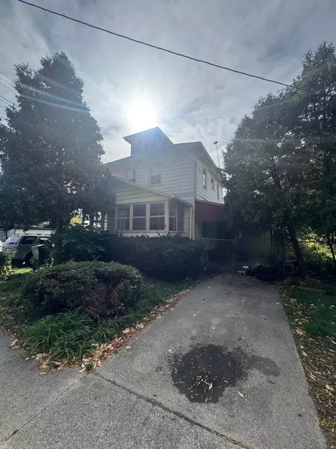 117 Smith Ave, Lansing, MI 48910