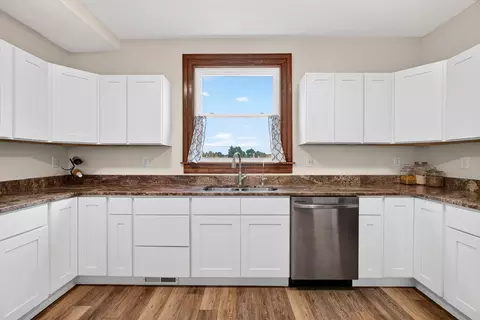 Kitchen - 205 S Dettman Rd, Jackson, MI 49203 photo 2 of 5