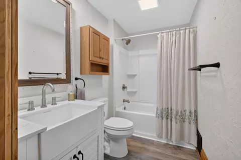 Bath - 205 S Dettman Rd, Jackson, MI 49203 photo 2 of 2