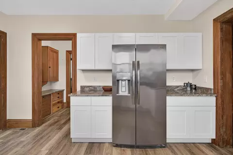 Kitchen - 205 S Dettman Rd, Jackson, MI 49203 photo 4 of 5