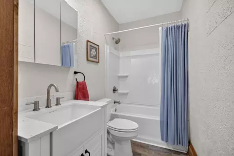 Bath - 205 S Dettman Rd, Jackson, MI 49203 photo 1 of 2