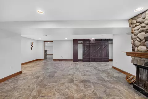 Living - 3780 Hawkins Rd, Jackson, MI 49201 photo 11 of 11