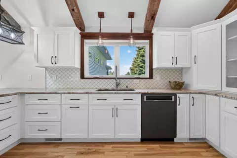 Kitchen - 3780 Hawkins Rd, Jackson, MI 49201 photo 4 of 8