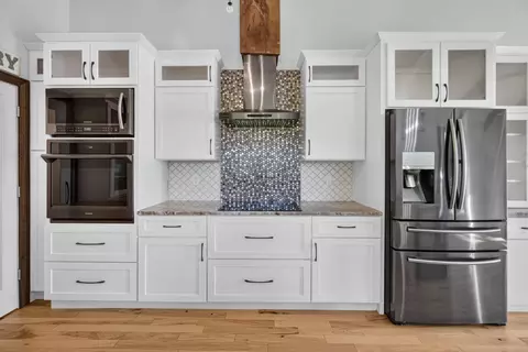 Kitchen - 3780 Hawkins Rd, Jackson, MI 49201 photo 5 of 8