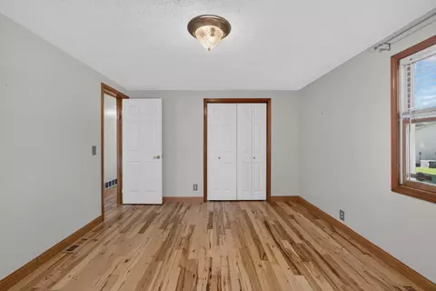 Bedroom - 3780 Hawkins Rd, Jackson, MI 49201 photo 3 of 4