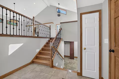 Entry Way - 3780 Hawkins Rd, Jackson, MI 49201 photo 2 of 4