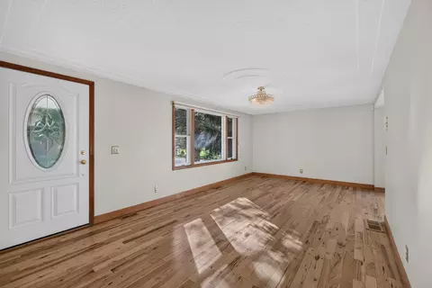 Living - 3780 Hawkins Rd, Jackson, MI 49201 photo 1 of 11