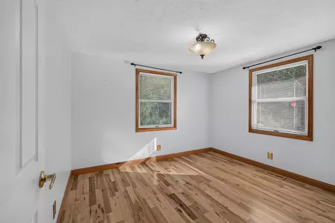 Bedroom - 3780 Hawkins Rd, Jackson, MI 49201 photo 4 of 4