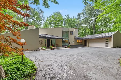 10109 Hathaway Dr, Greenville, MI 48838