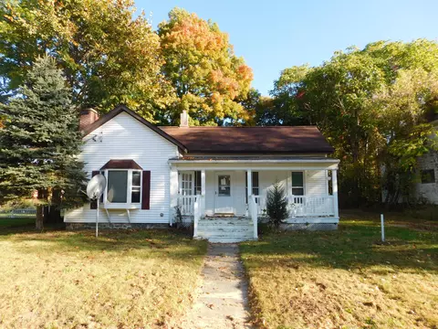 214 E Commercial Dr, Norvell, MI 49263