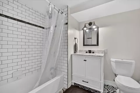 Bath - 407 High St, Marshall, MI 49068 photo 1 of 5