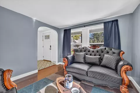 Entry Way - 407 High St, Marshall, MI 49068 photo 3 of 4