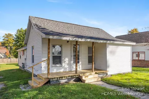 302 W Superior St, Wayland, MI 49348