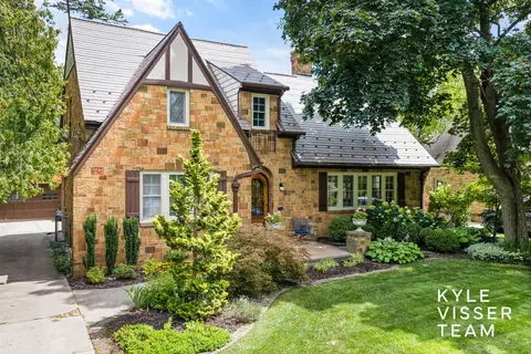 950 Pinecrest Ave SE, Grand Rapids, MI 49506