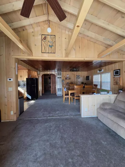 123 Wickham Ave, Houghton Lake, MI 48629