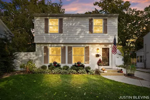 714 Rosewood Ave SE, East Grand Rapids, MI 49506