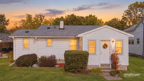 341 Dana St NW, Comstock Park, MI 49321