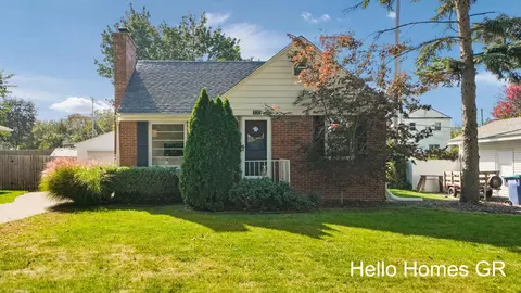 130 Katherine Dr NE, Grand Rapids, MI 49505