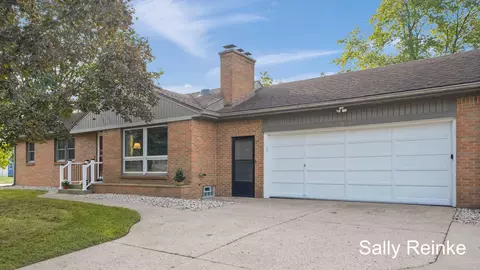 1424 3 Mile Rd NE, Grand Rapids, MI 49505