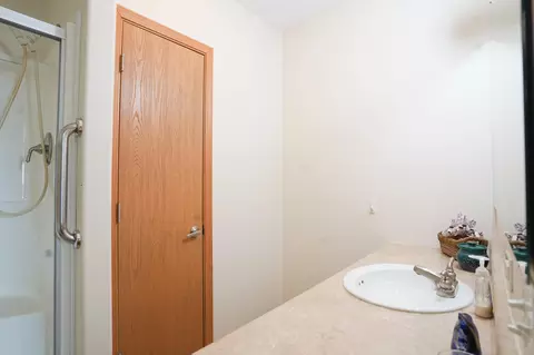 Bath - 530 E Rainbow Rd, Newaygo, MI 49337 photo 2 of 3