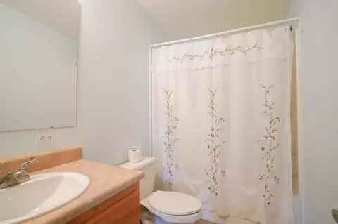 Bath - 530 E Rainbow Rd, Newaygo, MI 49337 photo 3 of 3