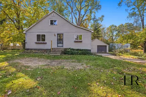 6144 W River Dr NE, Belmont, MI 49306