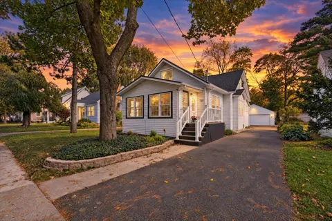 718 Pinehurst Blvd, Kalamazoo, MI 49006