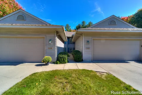 542 Tournament Cir, Muskegon, MI 49444
