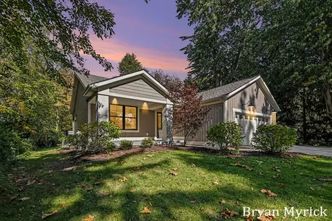 1345 W Lakewood Blvd, Holland, MI 49424