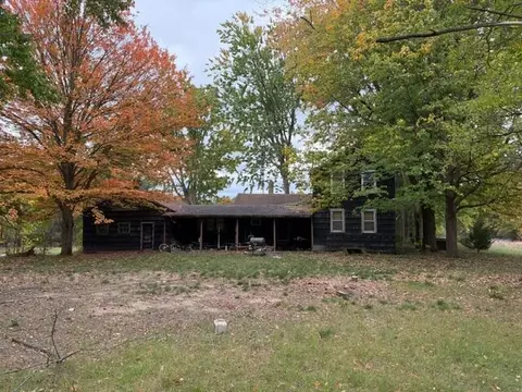 1254 Ellis Rd, Norton Shores, MI 49441