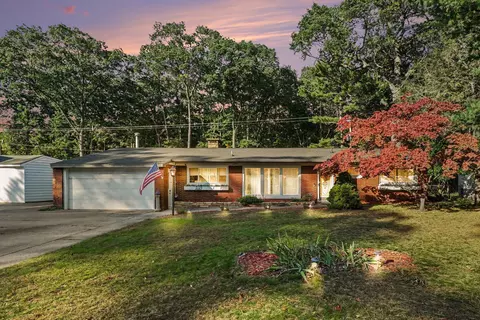 1856 Spencer Dr, Muskegon, MI 49441