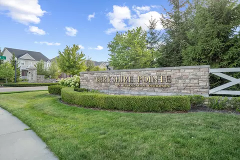 49474 Hartwick Dr, Novi, MI 48374