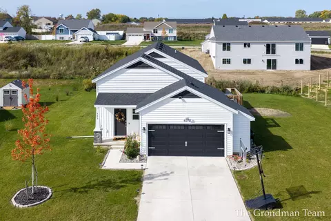 4272 Old Farm Dr, Wayland, MI 49348