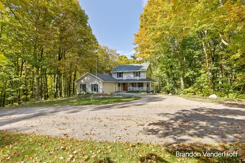 8925 Sorrento Ridge Dr SE, Byron Center, MI 49315