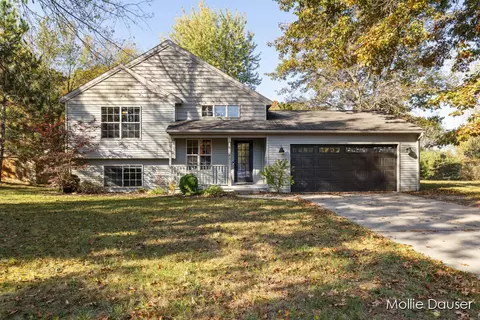 11545 Holmden Ct NE, Rockford, MI 49341