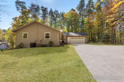 Exterior - 1440 Fero Ave NE, Lowell, MI 49331 photo 2 of 17