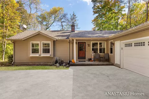 Exterior - 1440 Fero Ave NE, Lowell, MI 49331 photo 4 of 17